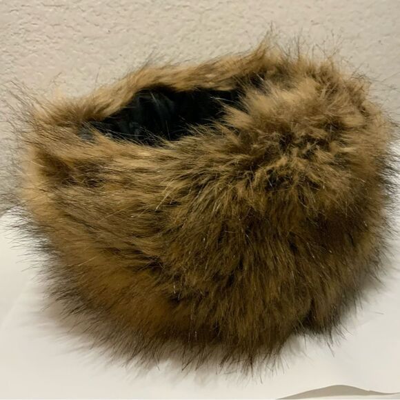 Fur Hat Designed by La Carrie 100% polyester - Picture 6 of 8